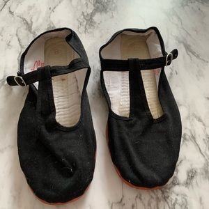 UO HAO YU Mary Janes